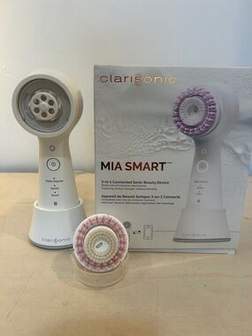 Clarisonic Mia Smart Facial Cleansing Device White+ Brush Head+ Charging Dock
